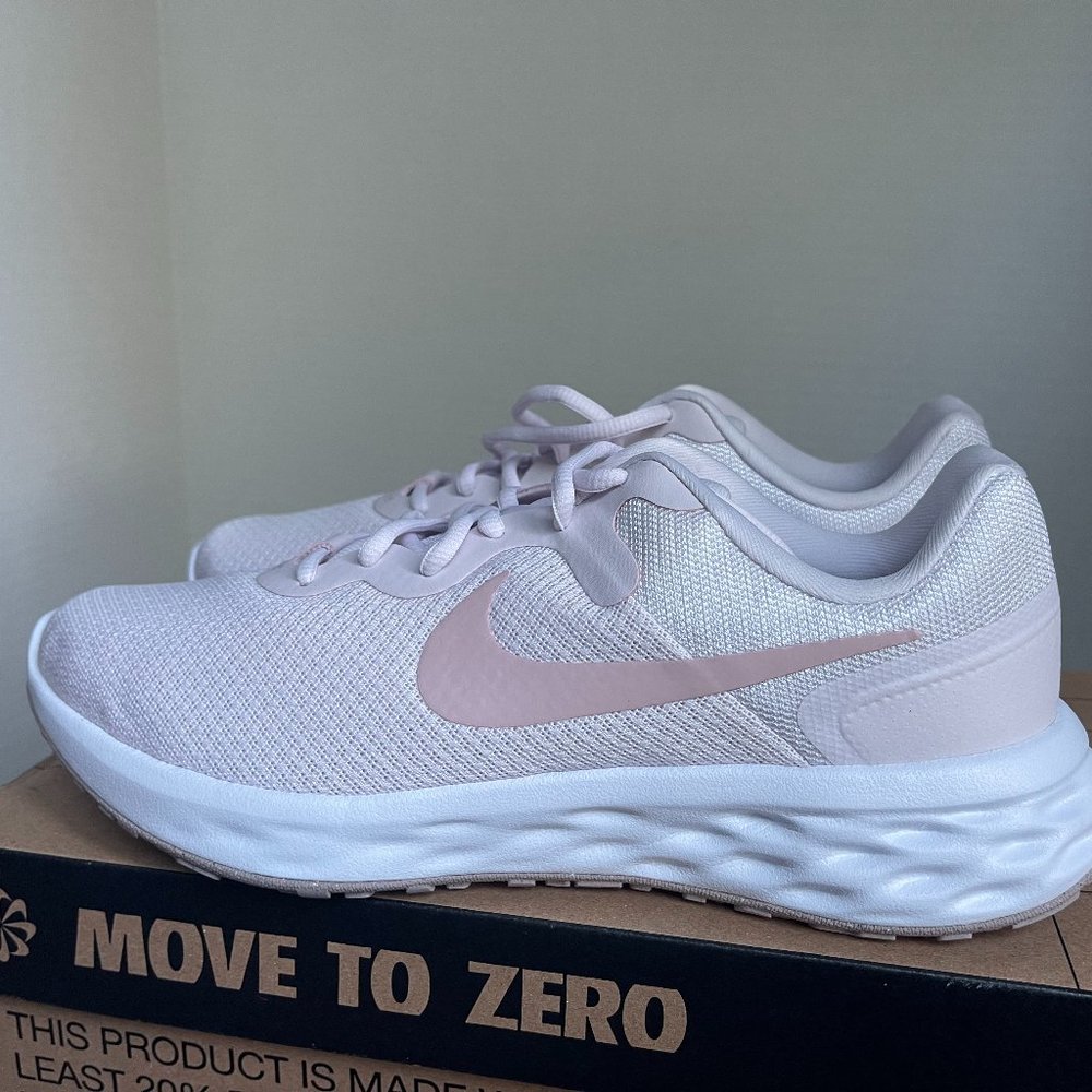 Nike Women's Revolution 6 NN